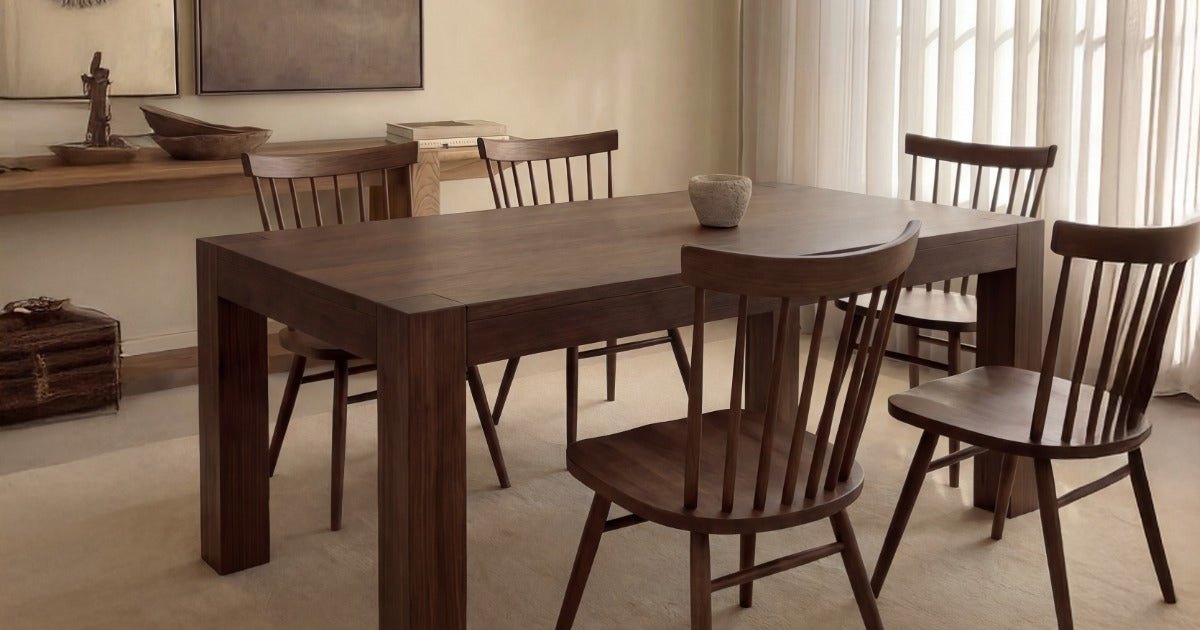 How to Choose an Extendable Dining Table for a Large Family